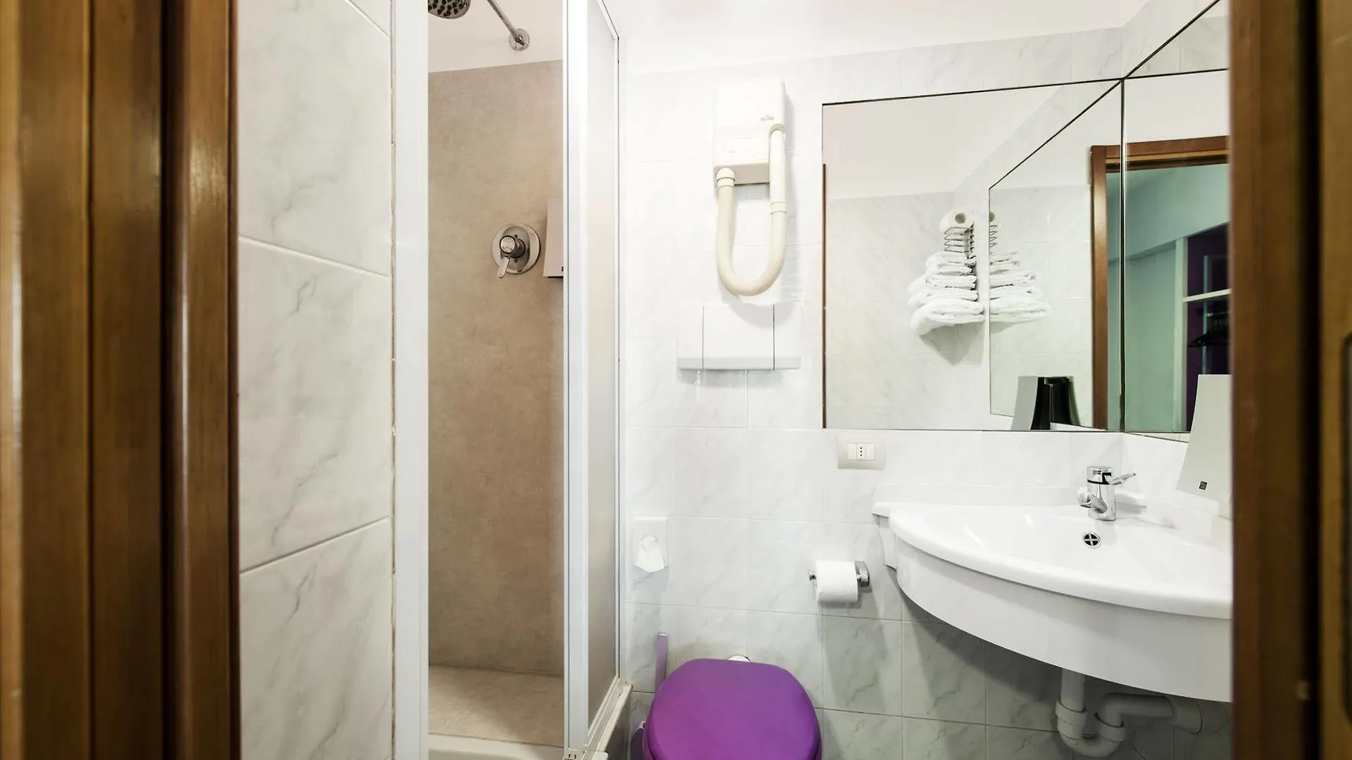 **  Hotel Nologo Genua Italien