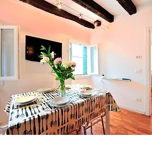 castello-biennale-apartment.hotelinveneto.com/