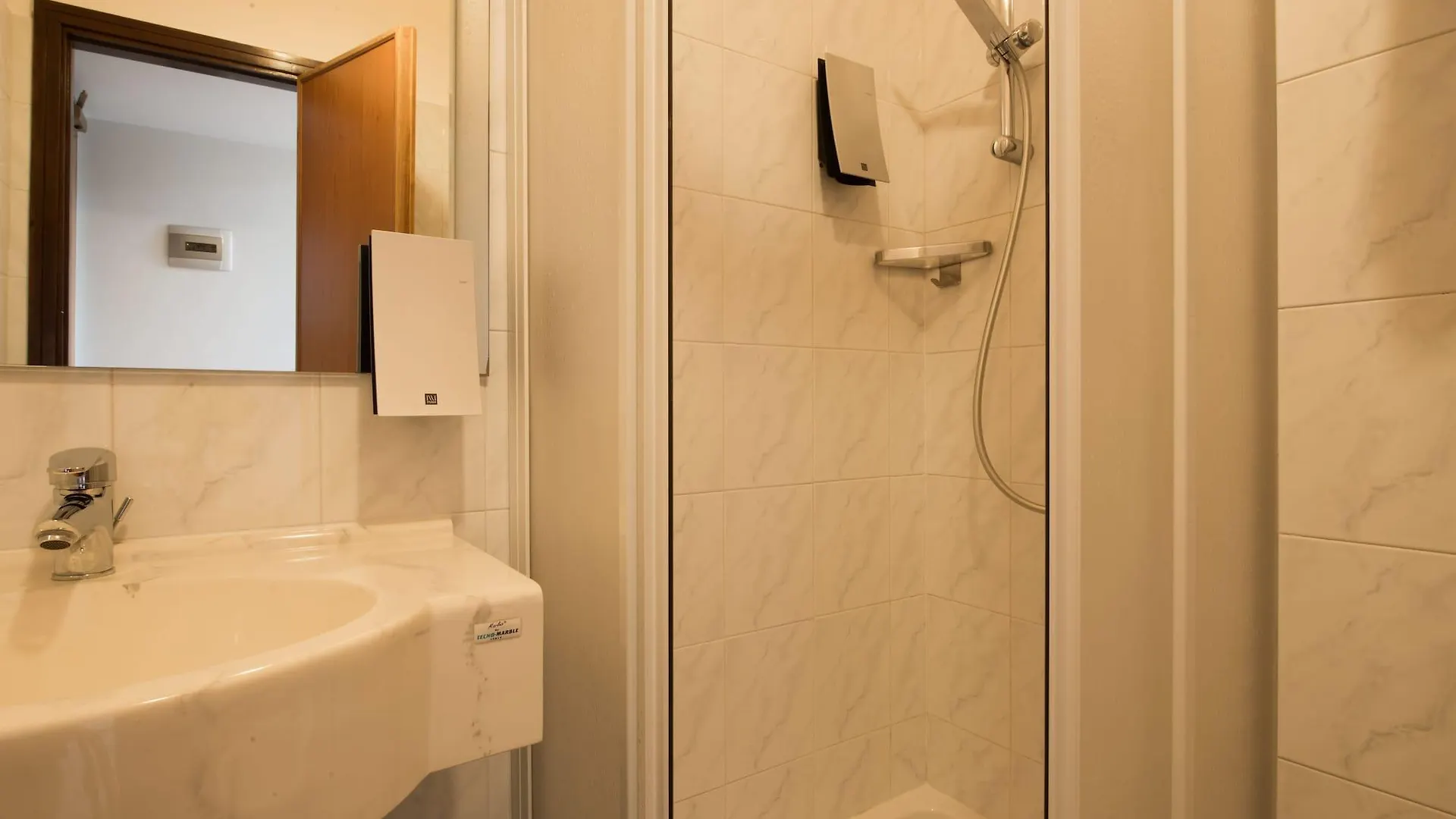 Hotel Nologo Cenova İtalya