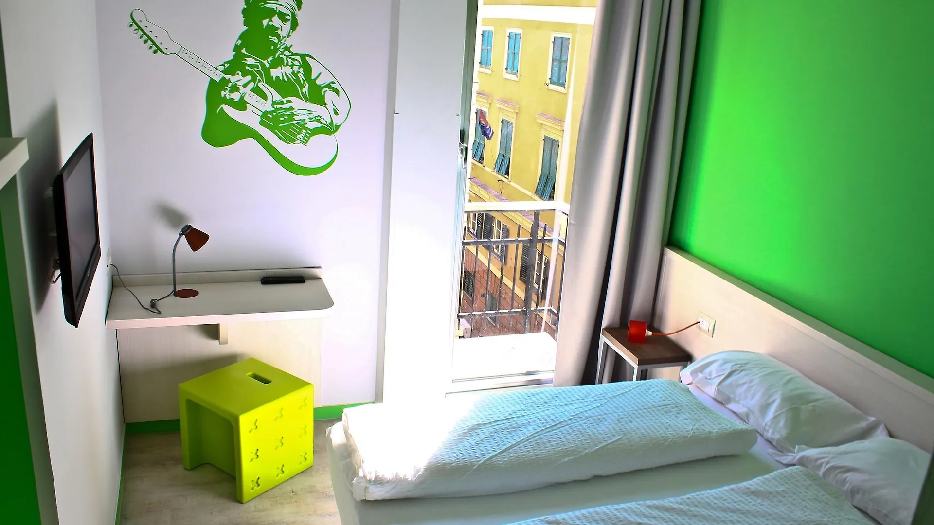 **  Hotel Nologo Cenova İtalya