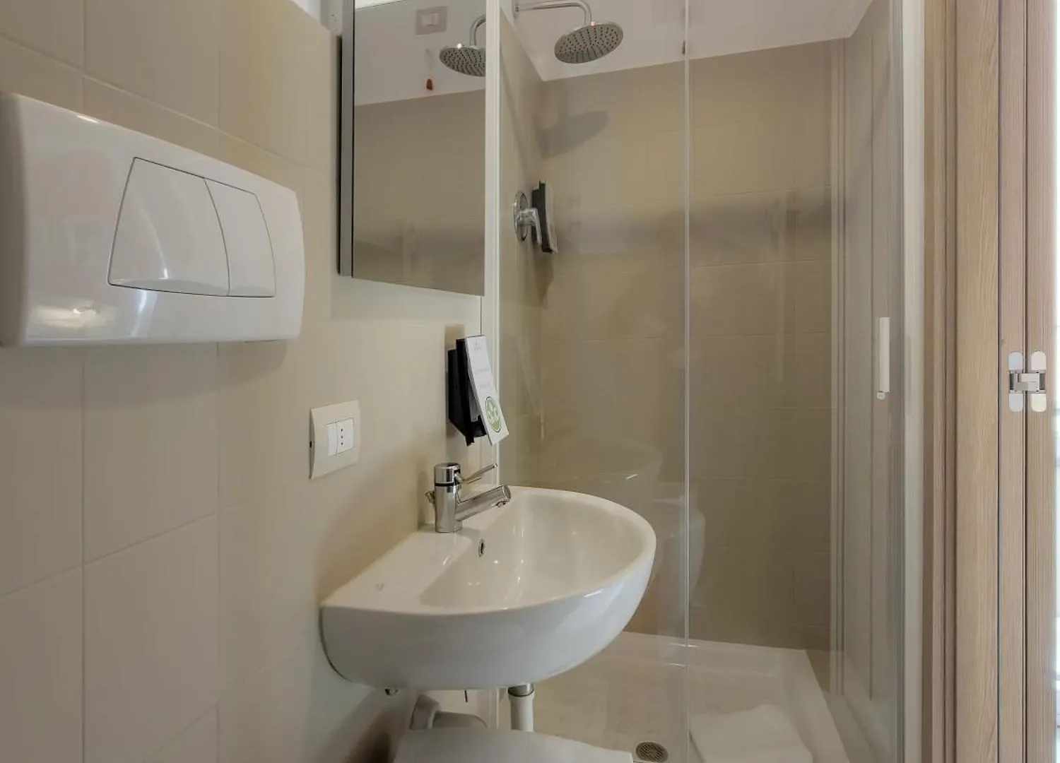 **  Hotel Nologo Cenova İtalya